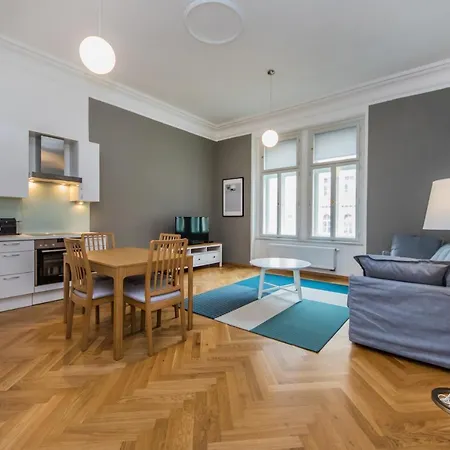 Opera Apartment *