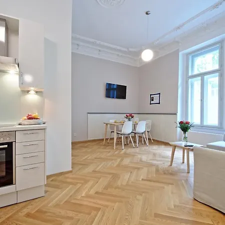 Opera Apartment *