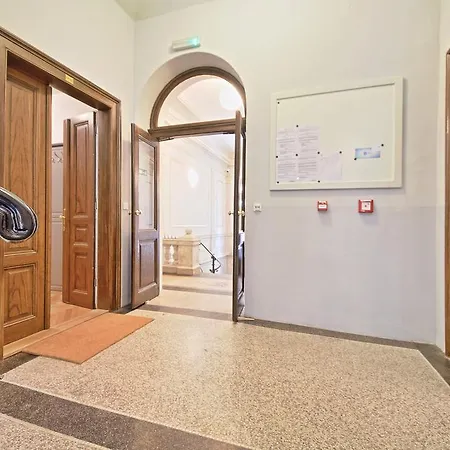 Opera Apartment *