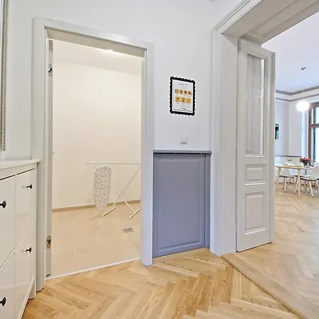 Apartment Opera *