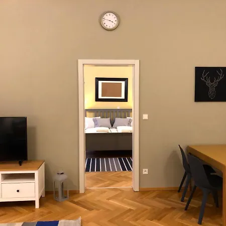 Opera Apartment *