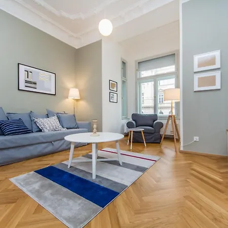 Opera Apartment *