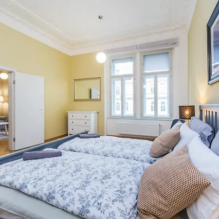 Opera Apartment *